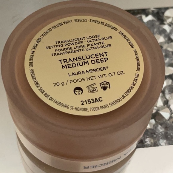 Laura Mercier Ultra-Blur Talc-Free Translucent Setting Powder - Picture 3 of 4